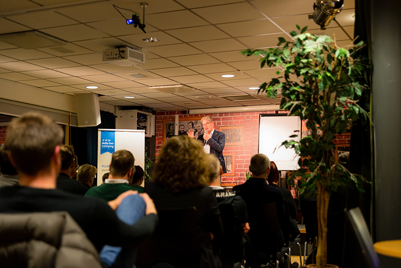 Thomas Enhager presenterar